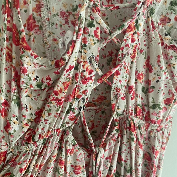 ✨En Cremé floral spaghetti strap dress✨ - Picture 6 of 11